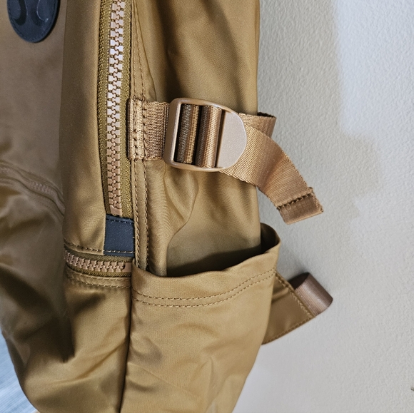 Lululemon Athletica 22L Tan Crew Backpack Unisex - Picture 3 of 6